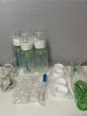 Dr. Brown's Baby Feeding Bottles - Set of 4 (5oz) plus extras